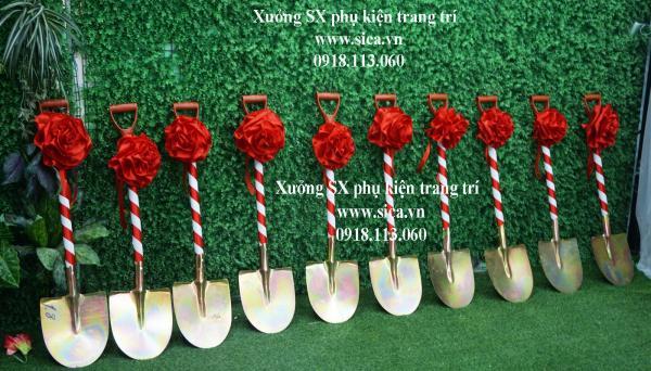 xẻng khởi công